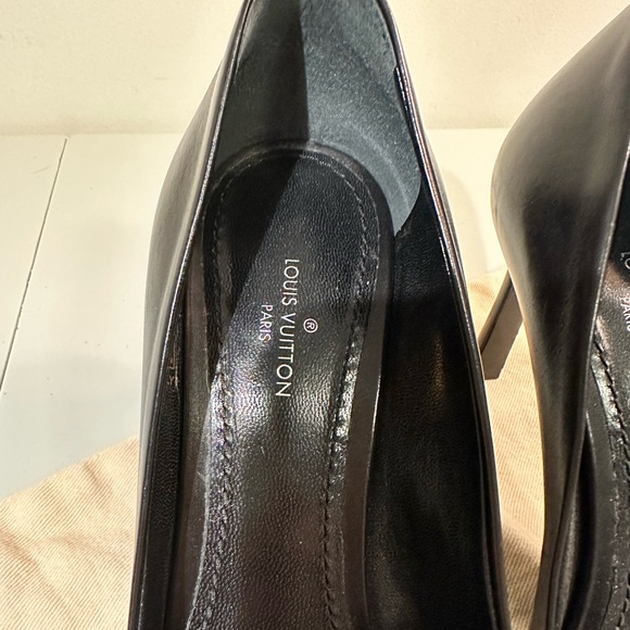 Authentic Louis Vuitton Black Calfskin Leather Heartbreaker Pointed Toe Pumps 36 - Picture 13 of 15